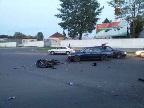 В Барановичах столкнулись легковушка и мотоцикл
