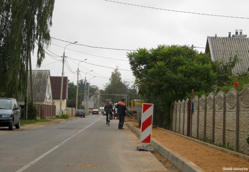 Благоустраивается тротуар на 2-м переулке М.Богдановича