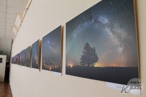 ФОТОРЕПОРТАЖ: 23 сентября в Глубоком открылась фотовыставка астронома Виктора Малыщица