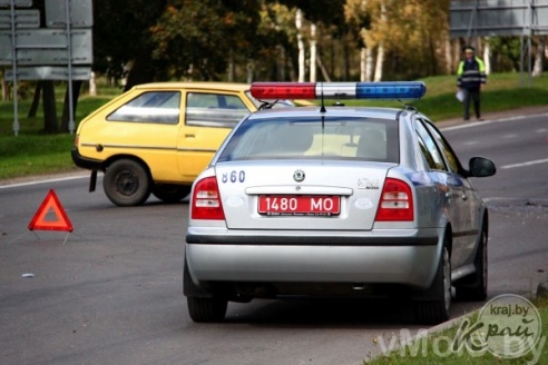 Грузовик с огнеопасным грузом попал в аварию на выезде из Молодечно