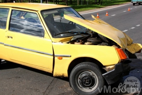 Грузовик с огнеопасным грузом попал в аварию на выезде из Молодечно