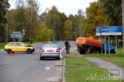 Грузовик с огнеопасным грузом попал в аварию на выезде из Молодечно