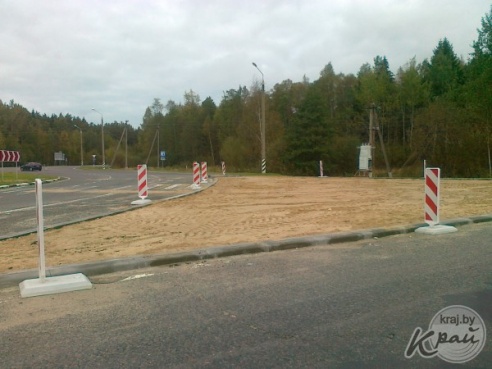 ФОТОФАКТ: В Вилейке переустраивают объездную дорогу, через которую проходит трасса Минск-Нарочь