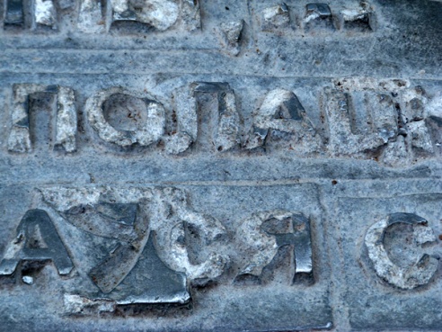 Разрушение памятника букве «Ў» носит естественный характер