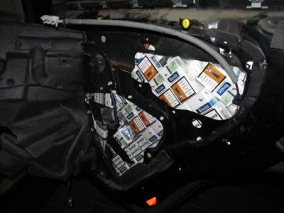 Контрабандные сигареты, а вместе с ними и автомобиль изъяли у гражданина Украины при въезде в Беларусь Контрабандные сигареты, а вместе с ними и автомобиль изъяли у гражданина Украины при въезде в Беларусь