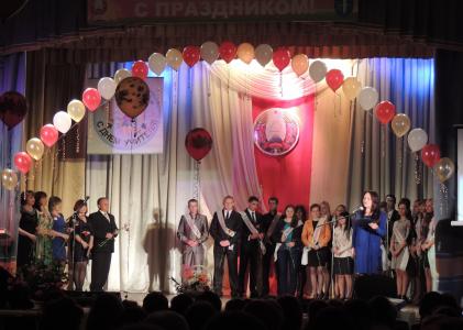 Педагоги Столинщины принимали поздравления от властей, детей и Сергея Славянского Педагоги Столинщины принимали поздравления от властей, детей и Сергея Славянского
