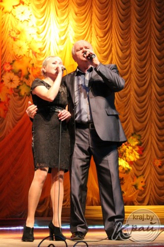 Матерей Вилейщины поздравили большим праздничным концертом «Это святое слово – мама!» (ФОТО)