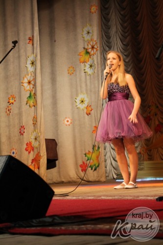Матерей Вилейщины поздравили большим праздничным концертом «Это святое слово – мама!» (ФОТО)