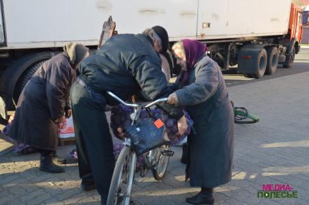 Первая осенняя ярмарка в Лунинце: изобилие и многолюдность Первая осенняя ярмарка в Лунинце: изобилие и многолюдность