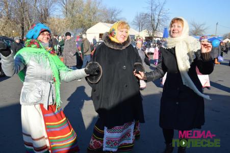 Первая осенняя ярмарка в Лунинце: изобилие и многолюдность Первая осенняя ярмарка в Лунинце: изобилие и многолюдность