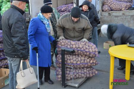 Первая осенняя ярмарка в Лунинце: изобилие и многолюдность Первая осенняя ярмарка в Лунинце: изобилие и многолюдность