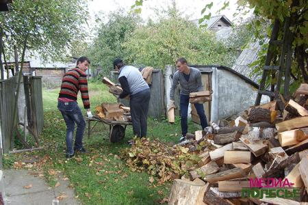 С заботой о пожилых лунинчанах – в преддверии зимы С заботой о пожилых лунинчанах – в преддверии зимы