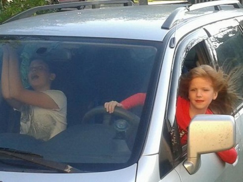 Две барановичские семьи вошли в пятерку победителей фотоконкурса ГАИ «AUTOBABY!»