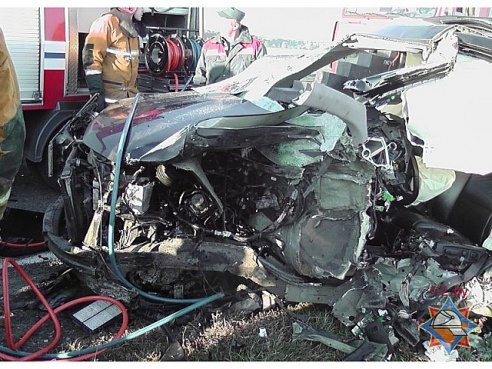 Возбуждено уголовное дело по факту столкновения внедорожника и рейсового автобуса (фото)