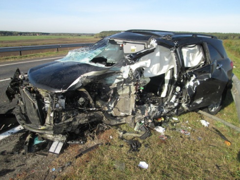 Возбуждено уголовное дело по факту столкновения внедорожника и рейсового автобуса (фото)