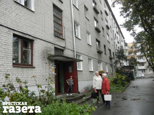 В Бресте из дома №4 по ул. МОПРа жильцов переселяют на периферию, вместо того чтобы провести его капитальный ремонт