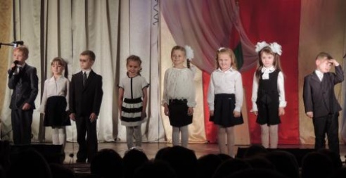 Педагоги Столинщины принимали поздравления от властей, детей и Сергея Славянского