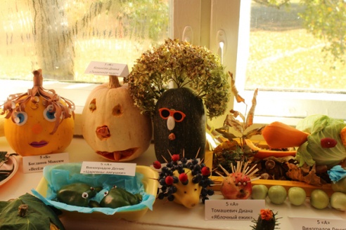 В СШ №1 г. п. Лиозно открылась выставка детских работ из даров природы