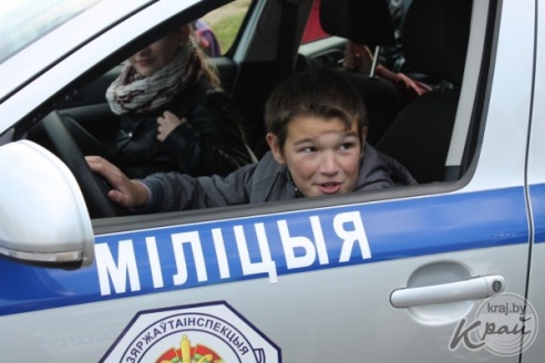 Десятки вилейских школьников увидели, что происходит во время аварии с непристегнутыми пассажирами (ФОТО)