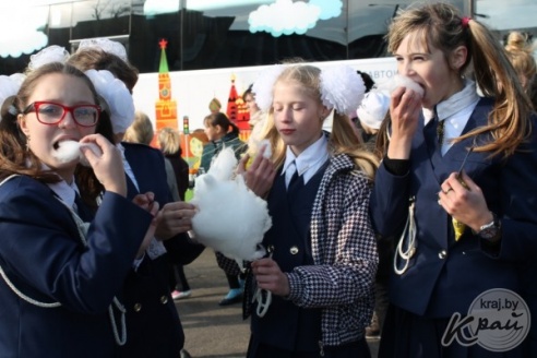 Десятки вилейских школьников увидели, что происходит во время аварии с непристегнутыми пассажирами (ФОТО)