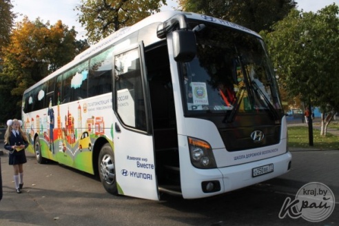 Десятки вилейских школьников увидели, что происходит во время аварии с непристегнутыми пассажирами (ФОТО)