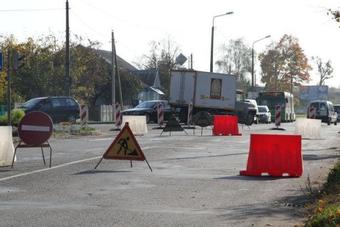 Из-за укладки теплотрассы перекрыто движение по ул. Брестской