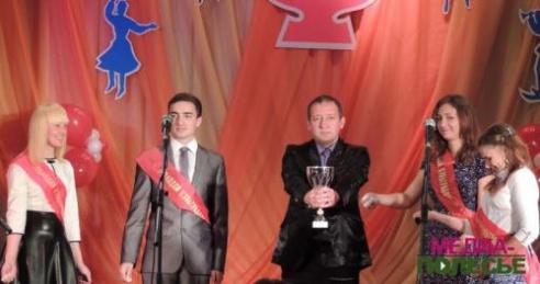 Профессиональный праздник культработники отметили торжественно и ярко