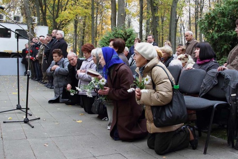 В Ленино прошел митинг-реквием
