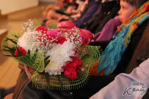 Матерей Вилейщины поздравили большим праздничным концертом «Это святое слово – мама!» (ФОТО)