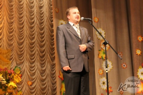 Матерей Вилейщины поздравили большим праздничным концертом «Это святое слово – мама!» (ФОТО)