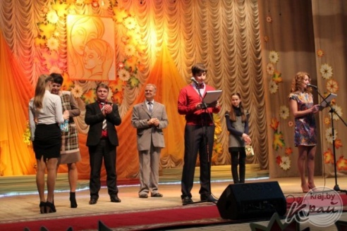 Матерей Вилейщины поздравили большим праздничным концертом «Это святое слово – мама!» (ФОТО)