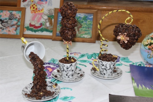 В филиале АСБ «Беларусбанк» в Дрибине открылась выставка ко Дню матери