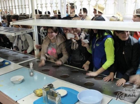 В шестом конкурсе профмастерства «Драник-шоу» в Вилейском профтехколледже победила команда «Зольковцы» (ФОТО)