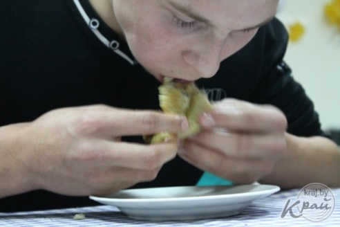 В шестом конкурсе профмастерства «Драник-шоу» в Вилейском профтехколледже победила команда «Зольковцы» (ФОТО)