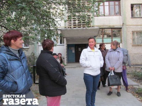 Брестчане с ул. Высокой против того, чтобы частный сектор использовал их двор как дорогу к гаражам