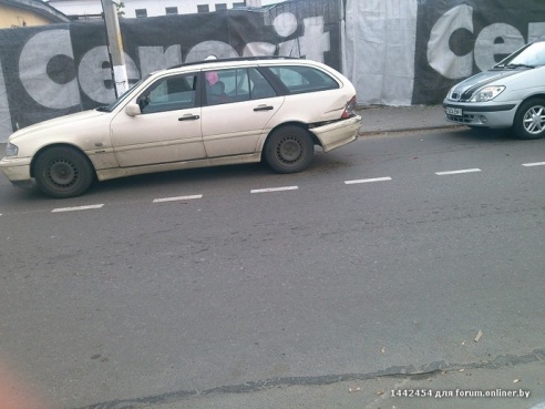 Мотоциклист столкнулся с Mercedes в Пинске