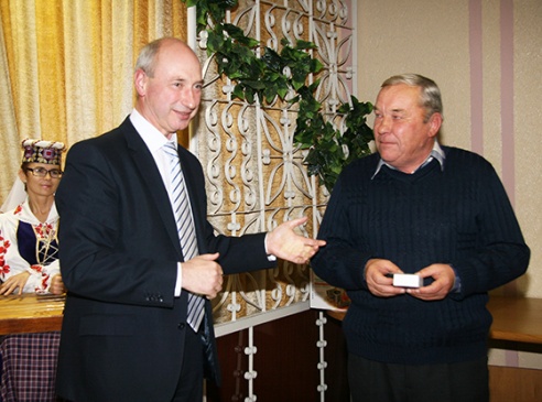 Дзякуючы кіраўніку і ўсяму калектыву