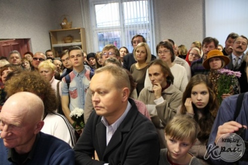 На открытие выставки Эдуарда Матюшонка в Вилейке приехали гости из Глубокого, Молодечно и Островецкого района (ФОТО)