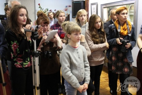 На открытие выставки Эдуарда Матюшонка в Вилейке приехали гости из Глубокого, Молодечно и Островецкого района (ФОТО)