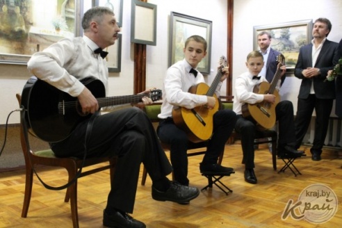 На открытие выставки Эдуарда Матюшонка в Вилейке приехали гости из Глубокого, Молодечно и Островецкого района (ФОТО)