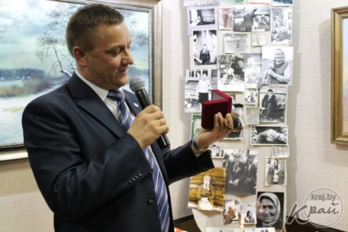 На открытие выставки Эдуарда Матюшонка в Вилейке приехали гости из Глубокого, Молодечно и Островецкого района (ФОТО)