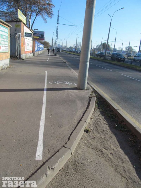 Улица Московская в Бресте теперь с велодорожкой