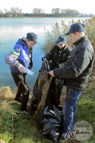 Школьники борются с бытовым загрязнением малых рек в Поставском и Глубокском районах (ФОТО)