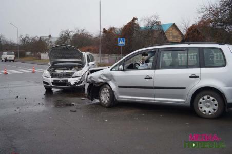 В Лунинце ДТП с участием трёх автомобилей произошло на съезде с путепровода В Лунинце ДТП с участием трёх автомобилей произошло на съезде с путепровода