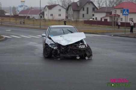 В Лунинце ДТП с участием трёх автомобилей произошло на съезде с путепровода В Лунинце ДТП с участием трёх автомобилей произошло на съезде с путепровода