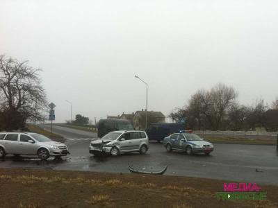 В Лунинце ДТП с участием трёх автомобилей произошло на съезде с путепровода В Лунинце ДТП с участием трёх автомобилей произошло на съезде с путепровода