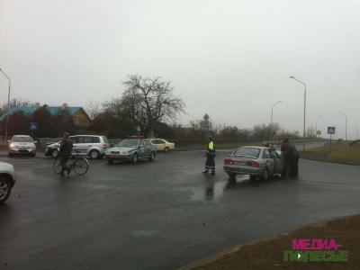 В Лунинце ДТП с участием трёх автомобилей произошло на съезде с путепровода В Лунинце ДТП с участием трёх автомобилей произошло на съезде с путепровода
