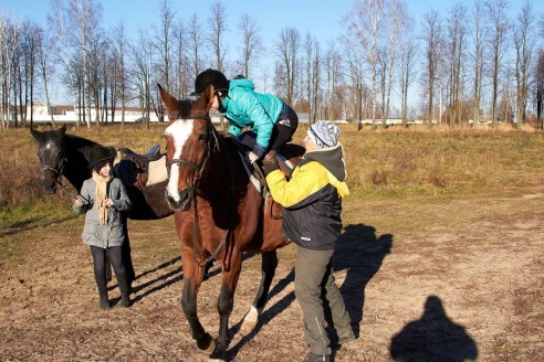 Чем живет Детская конно-спортивная школа в Горках?