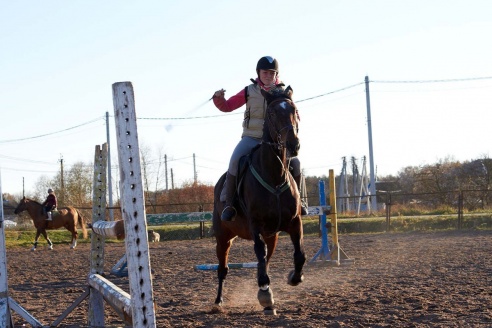 Чем живет Детская конно-спортивная школа в Горках?