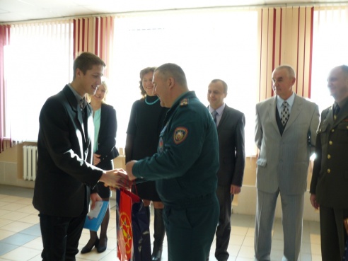 Брата и сестру из Гольшан наградили за мужество при спасении утопающих